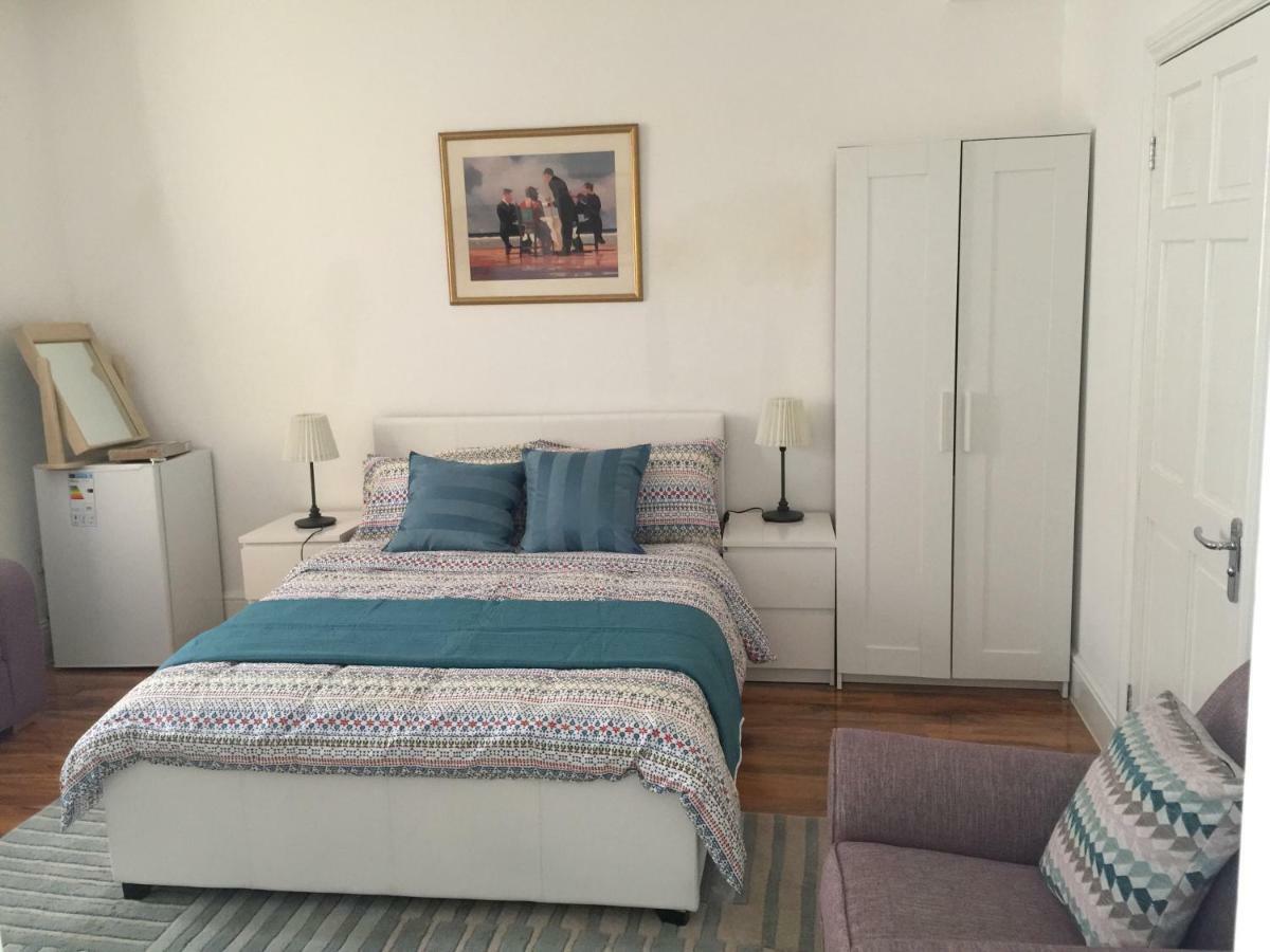 Abbey Wood Station Five Bedroom Self Contained House ภายนอก รูปภาพ