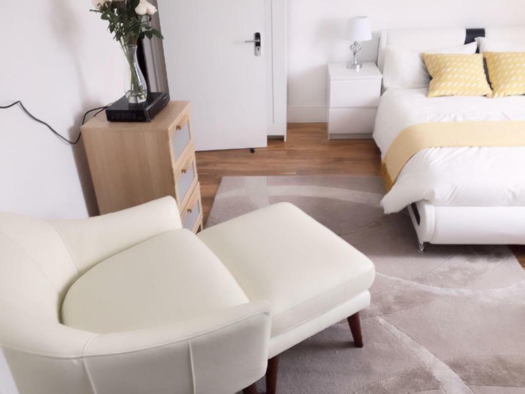 Abbey Wood Station Five Bedroom Self Contained House ภายนอก รูปภาพ