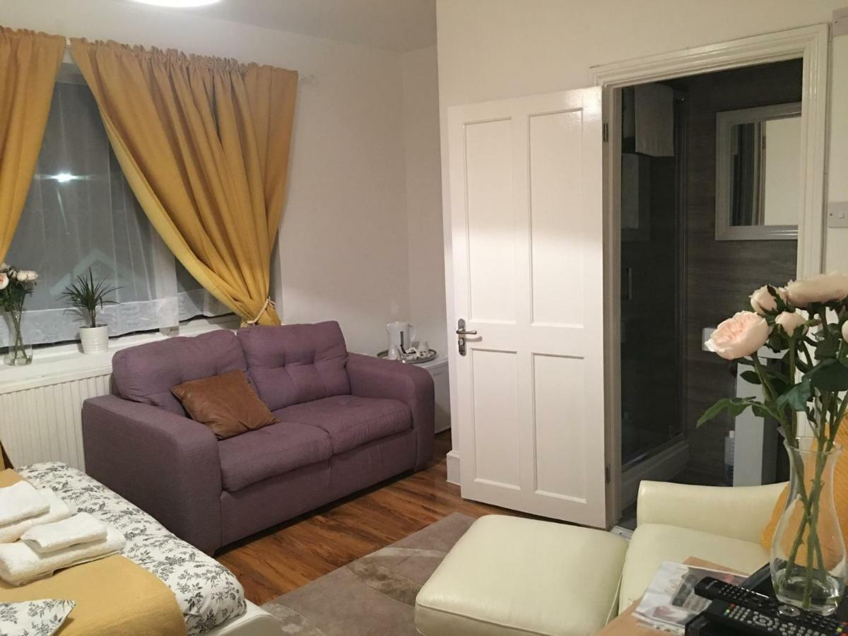 Abbey Wood Station Five Bedroom Self Contained House ภายนอก รูปภาพ