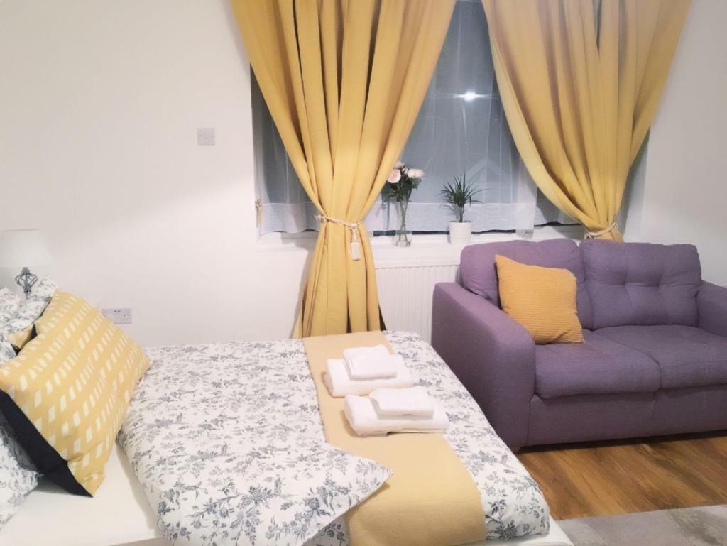 Abbey Wood Station Five Bedroom Self Contained House ภายนอก รูปภาพ