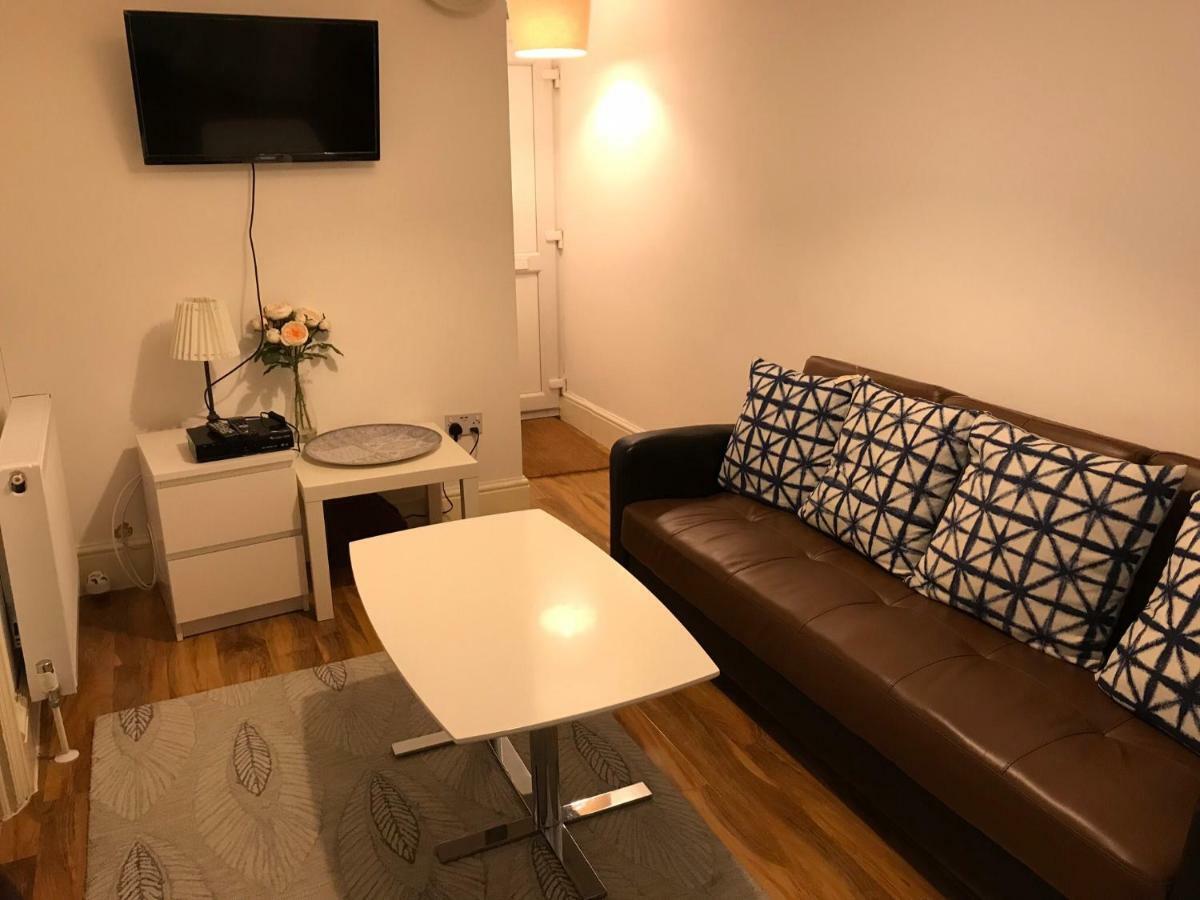 Abbey Wood Station Five Bedroom Self Contained House ภายนอก รูปภาพ